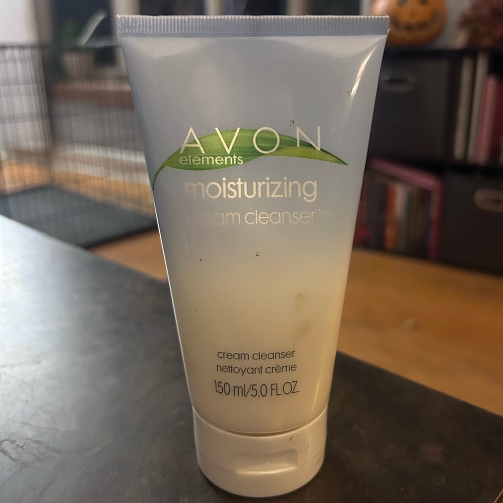 Avon moisturizing cream cleanser